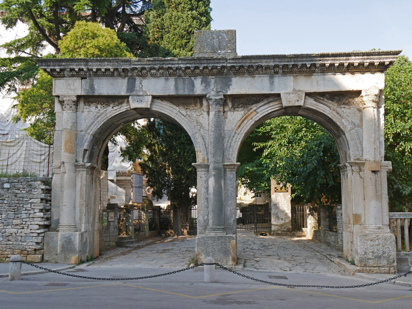 Porta Gemina (The Twin Gate), Pula