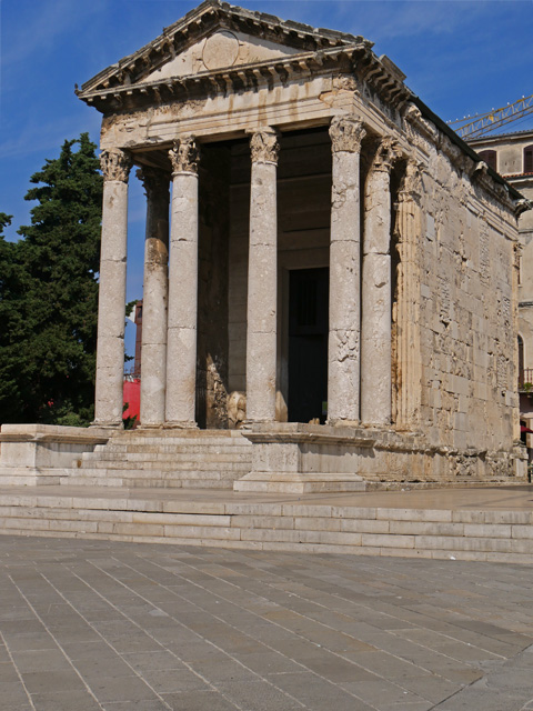 Temple of Roma and Augustus, Pula