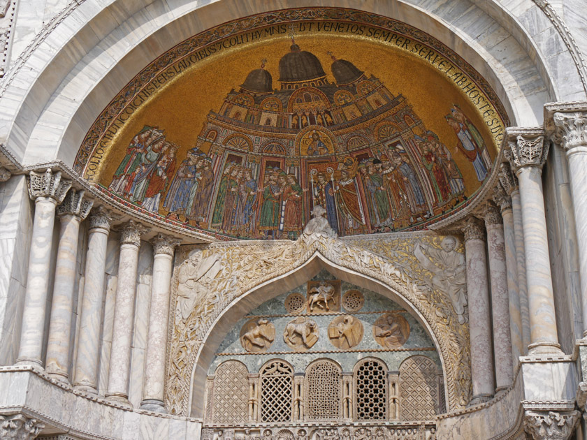 Mural and Statues, Basilica Di San Marco