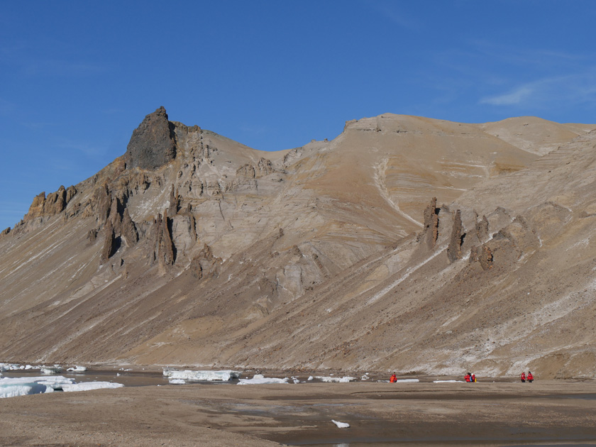 Hiking on Snowhill Island