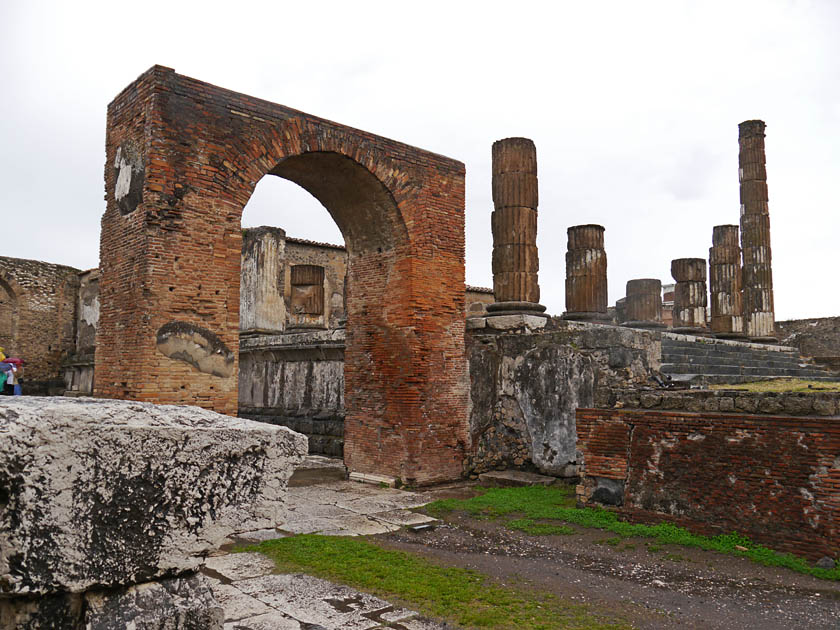 Temple of Jupiter and Arch of Augustus, Pompeii