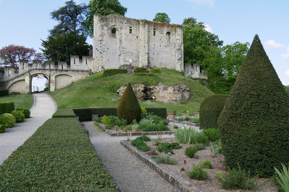 Gardens and Medieval Wall, Ch&acirc;teau de Langeais