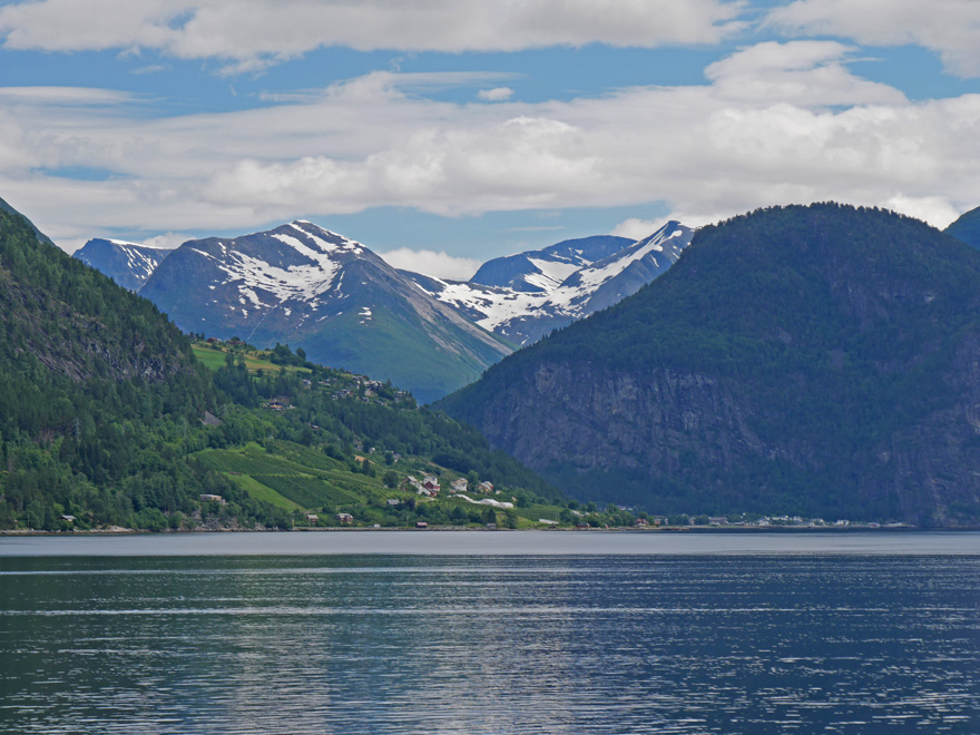 Scenery on Geirangerfjord Coach Tour