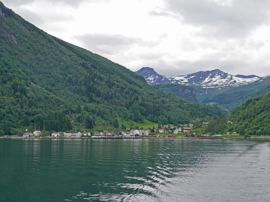 Scenery on Geirangerfjord Coach Tour