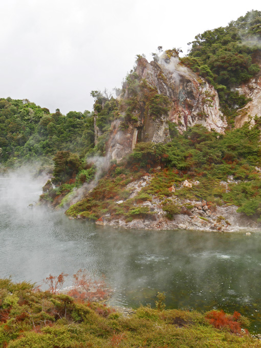 Cathedral Rocks, Waimangu