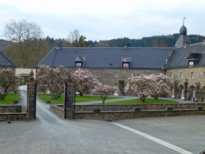 Courtyard of Schloss Ehreshoven