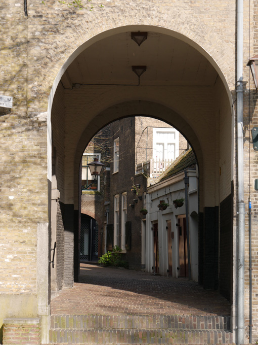 Dordrecht Street Entrance Passage