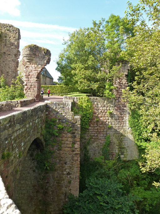 Roslin Castle Ruins and Bridge