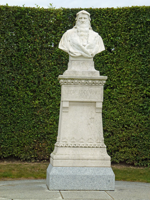 Bust of Leonardo da Vinci, Château d'Amboise Gardens