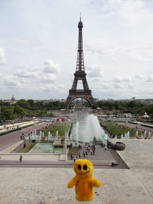 Mr. Happy at La Tour Eiffel and Tracadero Fountains