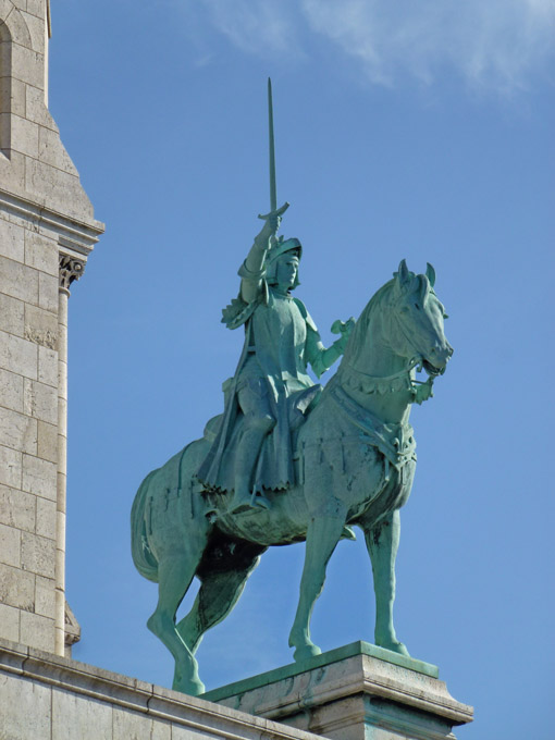 Statue at Front of la Basilique du Sacré-Coeur