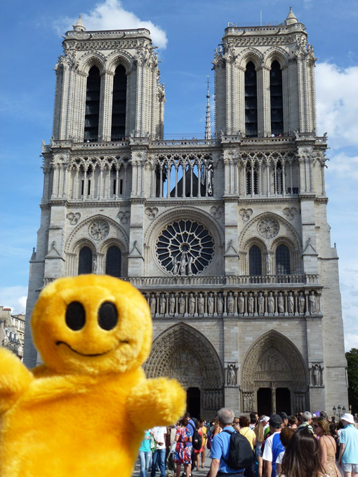 Mr. Happy at Cathédrale Notre-Dame