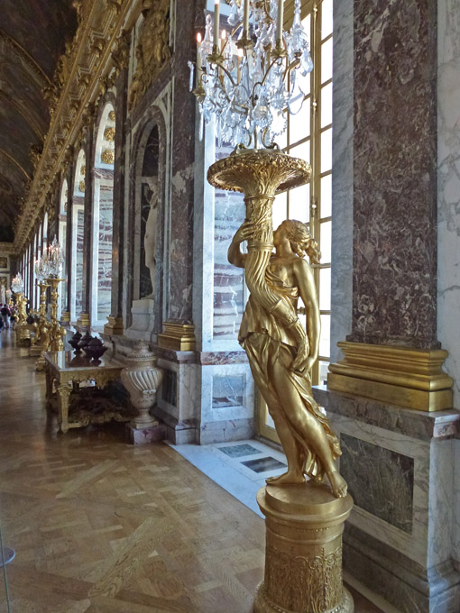 Statue in Hall of Mirrors