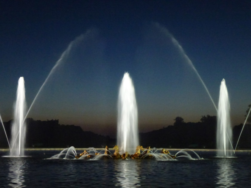 Apollo Fountain at Night