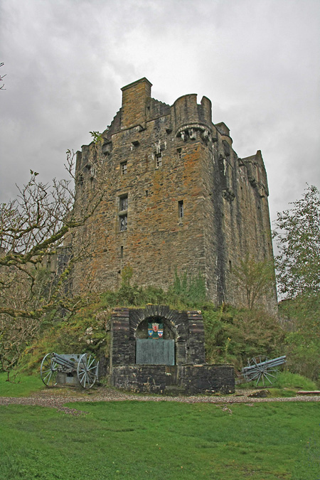  Eilean Donan Castle and MacRae War Memorial, Dornie