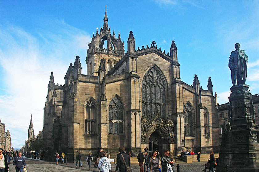 St. Giles Cathedral and John Knox Statue