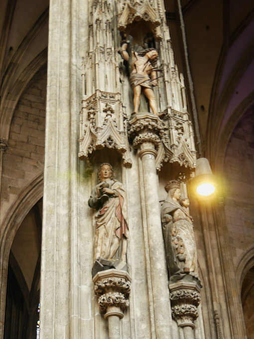 St. Stephan's, Interior Column Statues