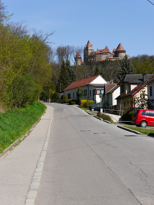 Village of Leobendorf towards Kreuzenstein Castle